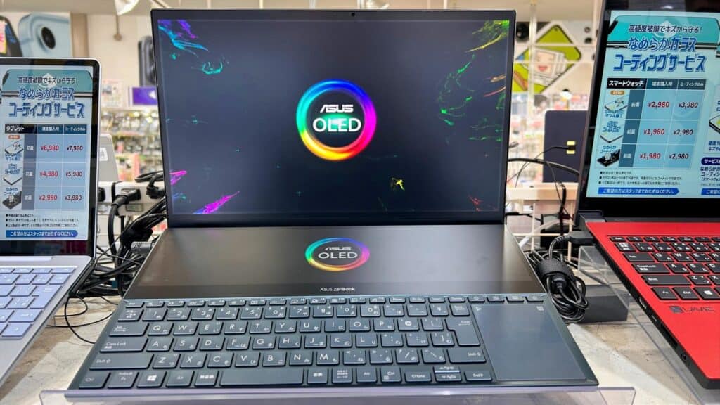 ASUSのノートパソコンの実機画像