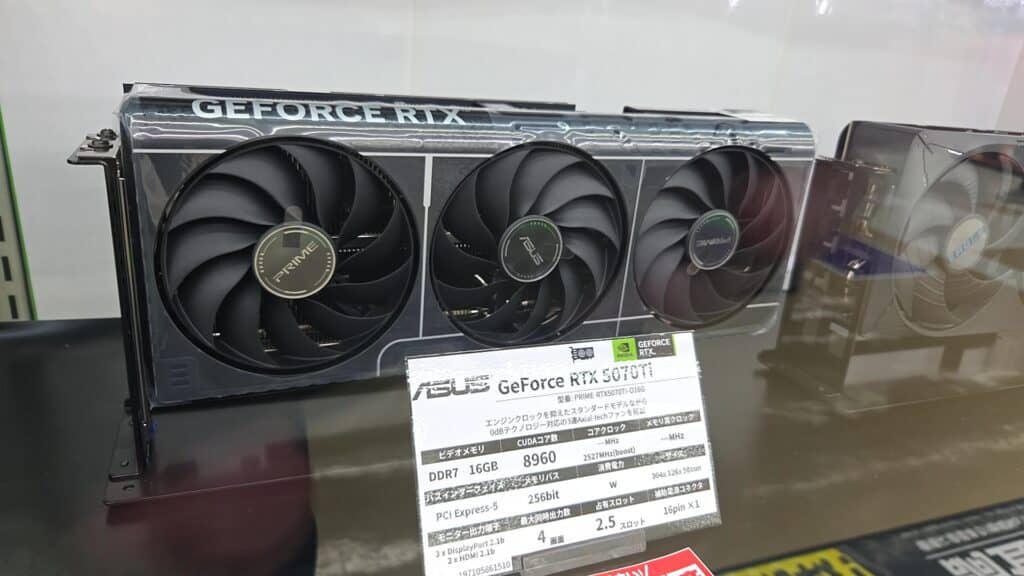 RTX 5070 Tiの実機画像