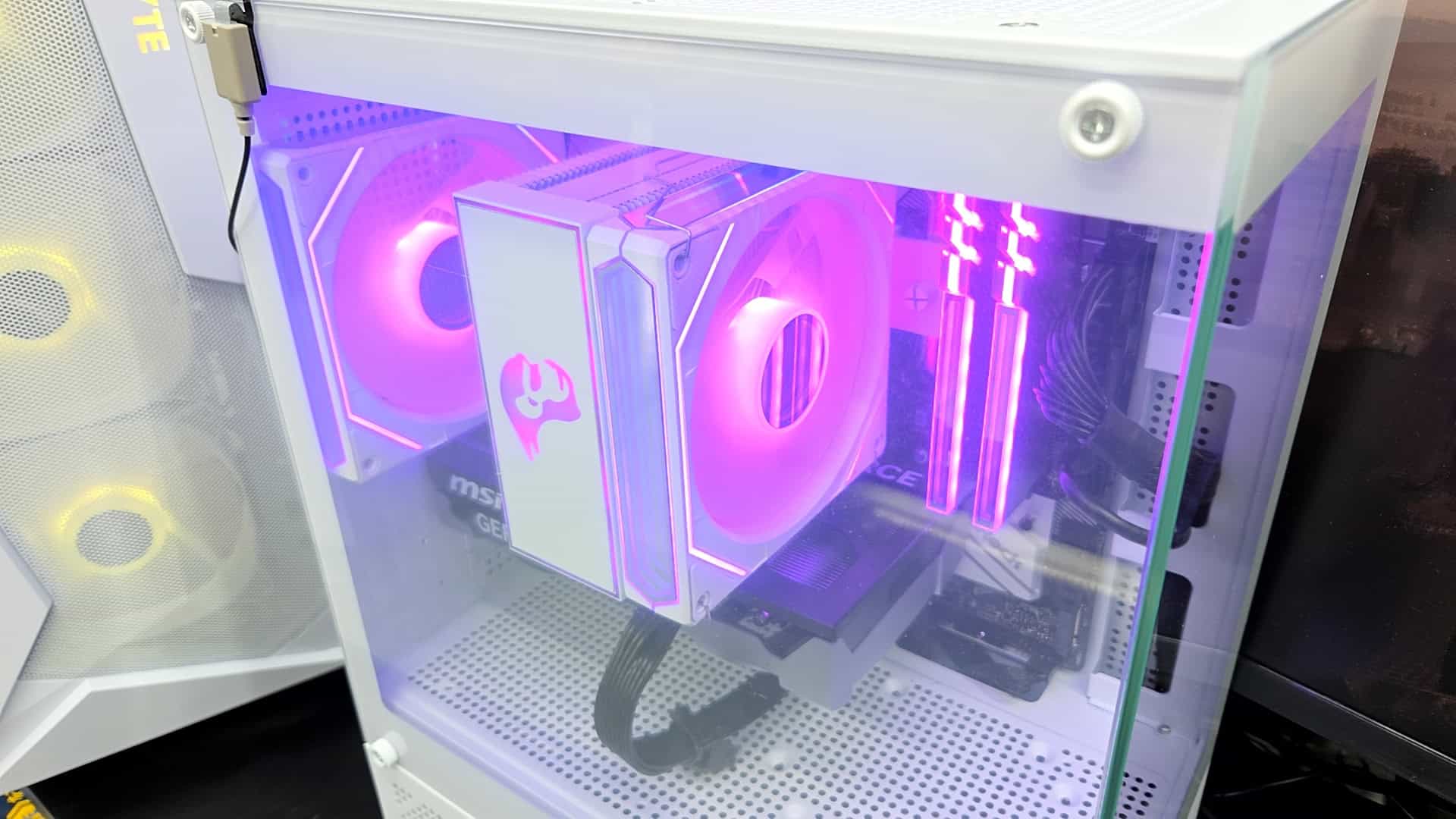 ゲーミングPCの実機画像