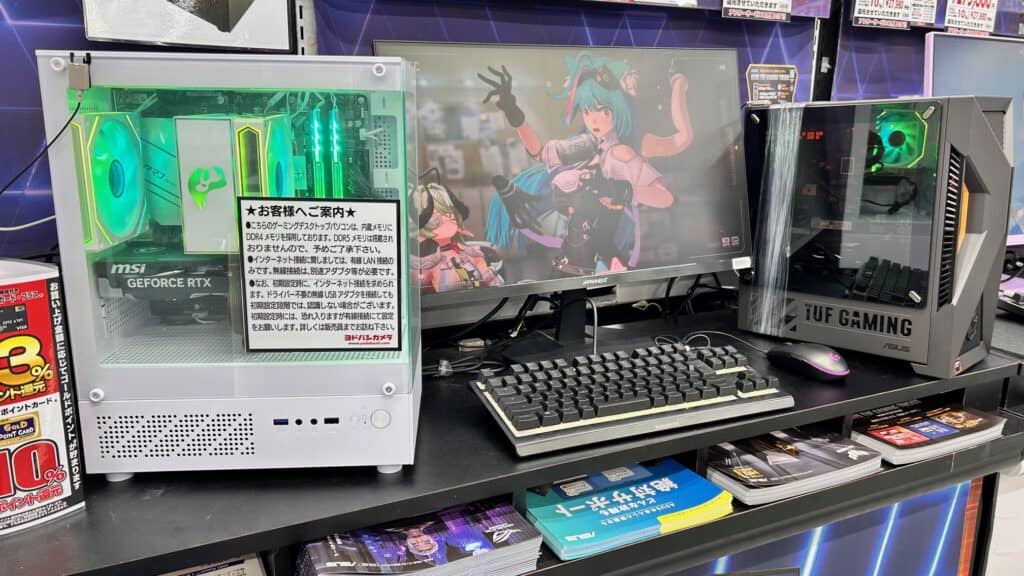 家電量販店のデスクトップパソコンの実機画像